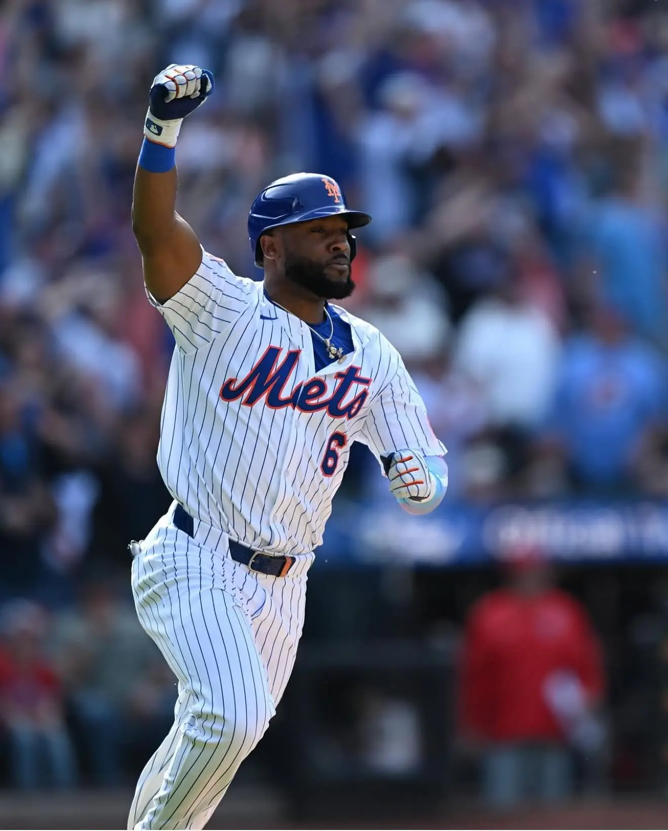 The Mets outfielder exhibits sheer strength in a broom emoji-captioned Instagram share. 