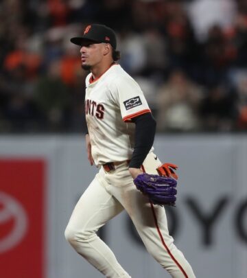 Wilmer Flores Shows Off His Glove Skills For San Francisco Giants