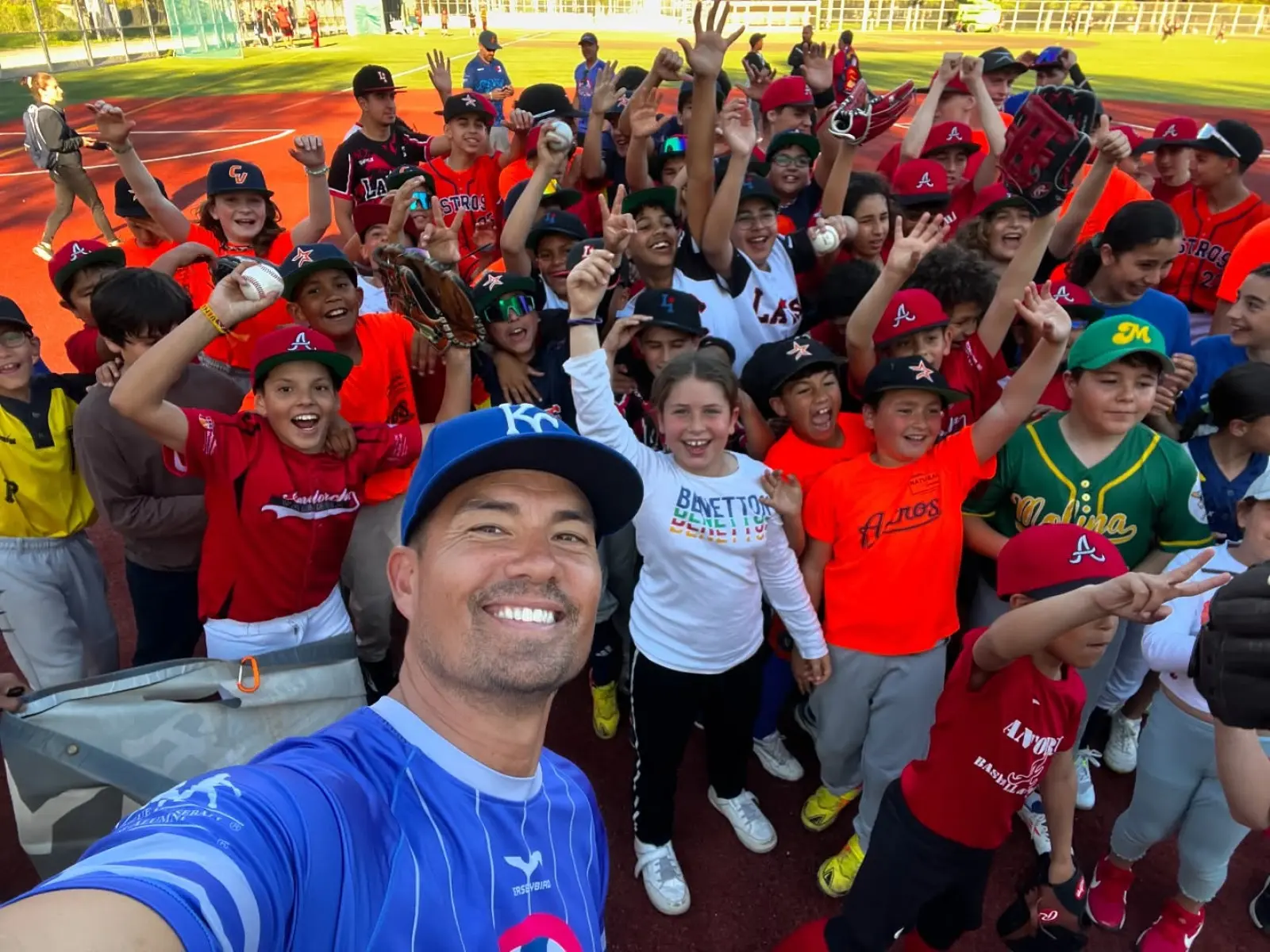 MLB veteran Jeremy Guthrie energizes Spain’s baseball scene, inspiring youth and growth!!?