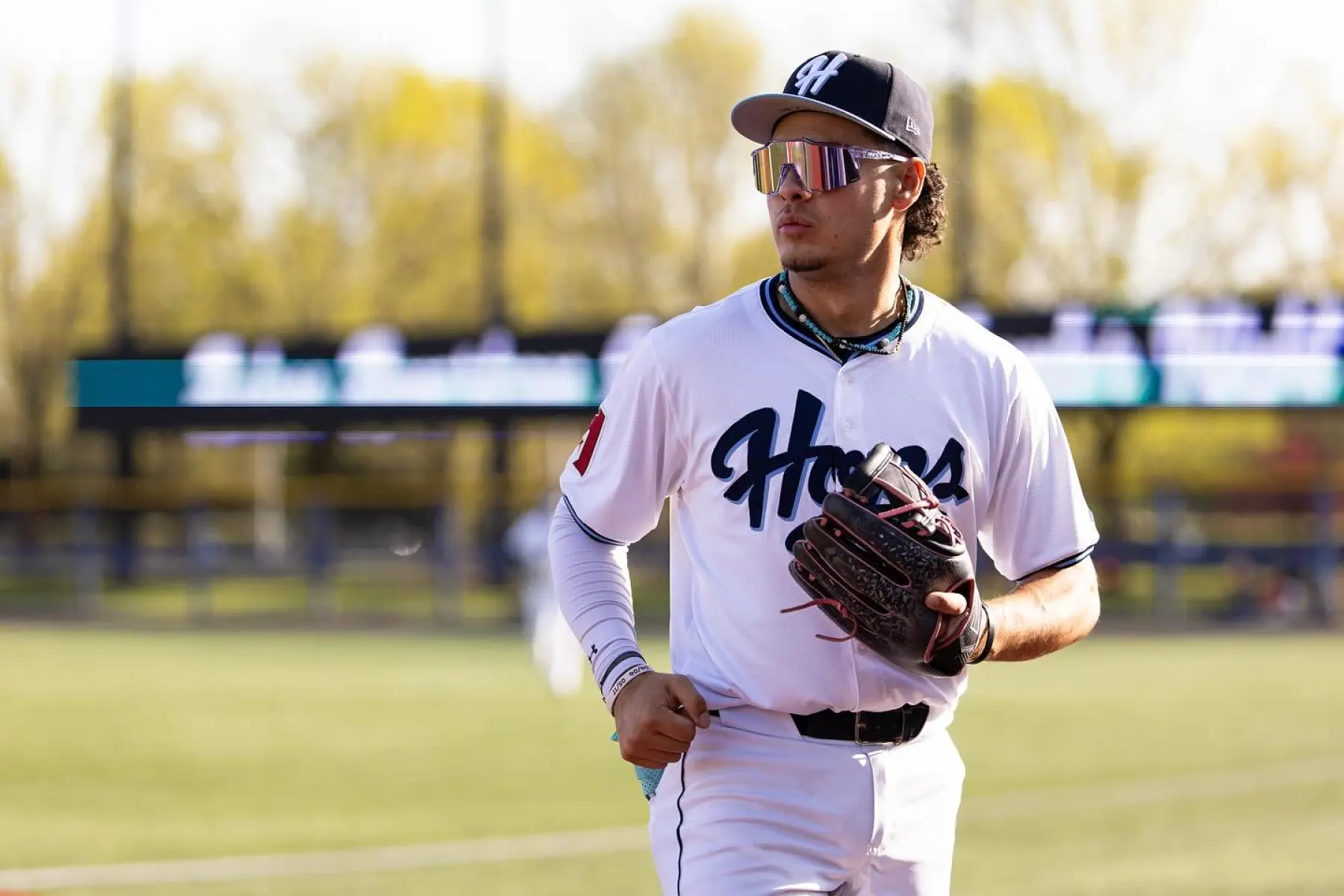 Crisantes’ Hopsball Moment Captivates Baseball Fans_image