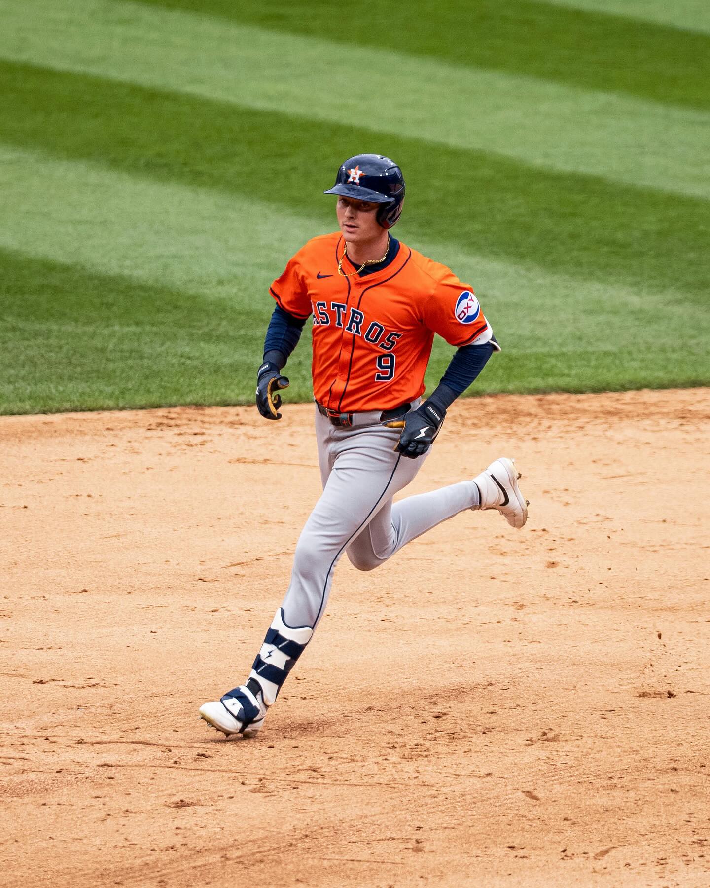 Dezenzo Launches One for Astros_image