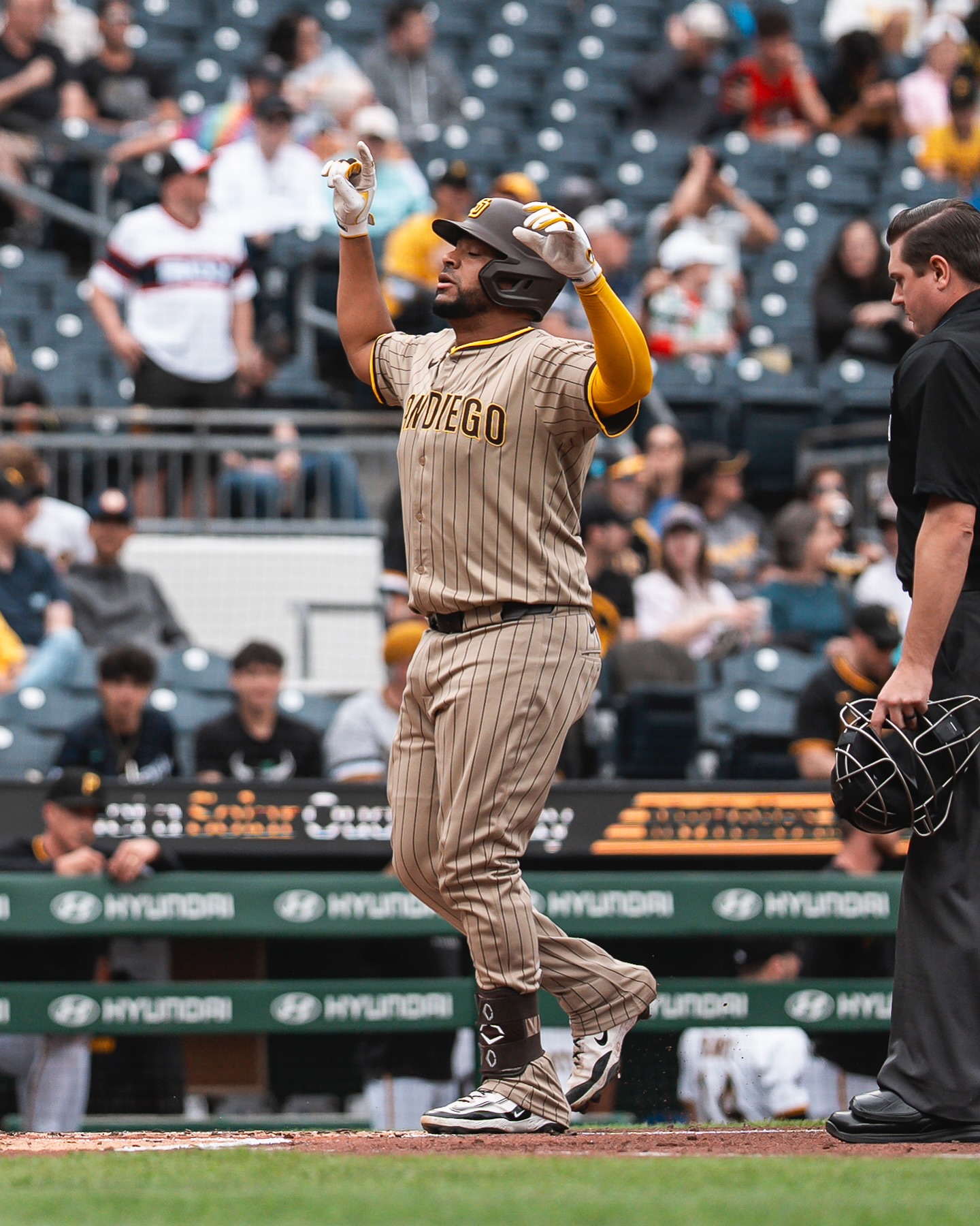 Díaz’s Deep Dive Ignites Padres Passion