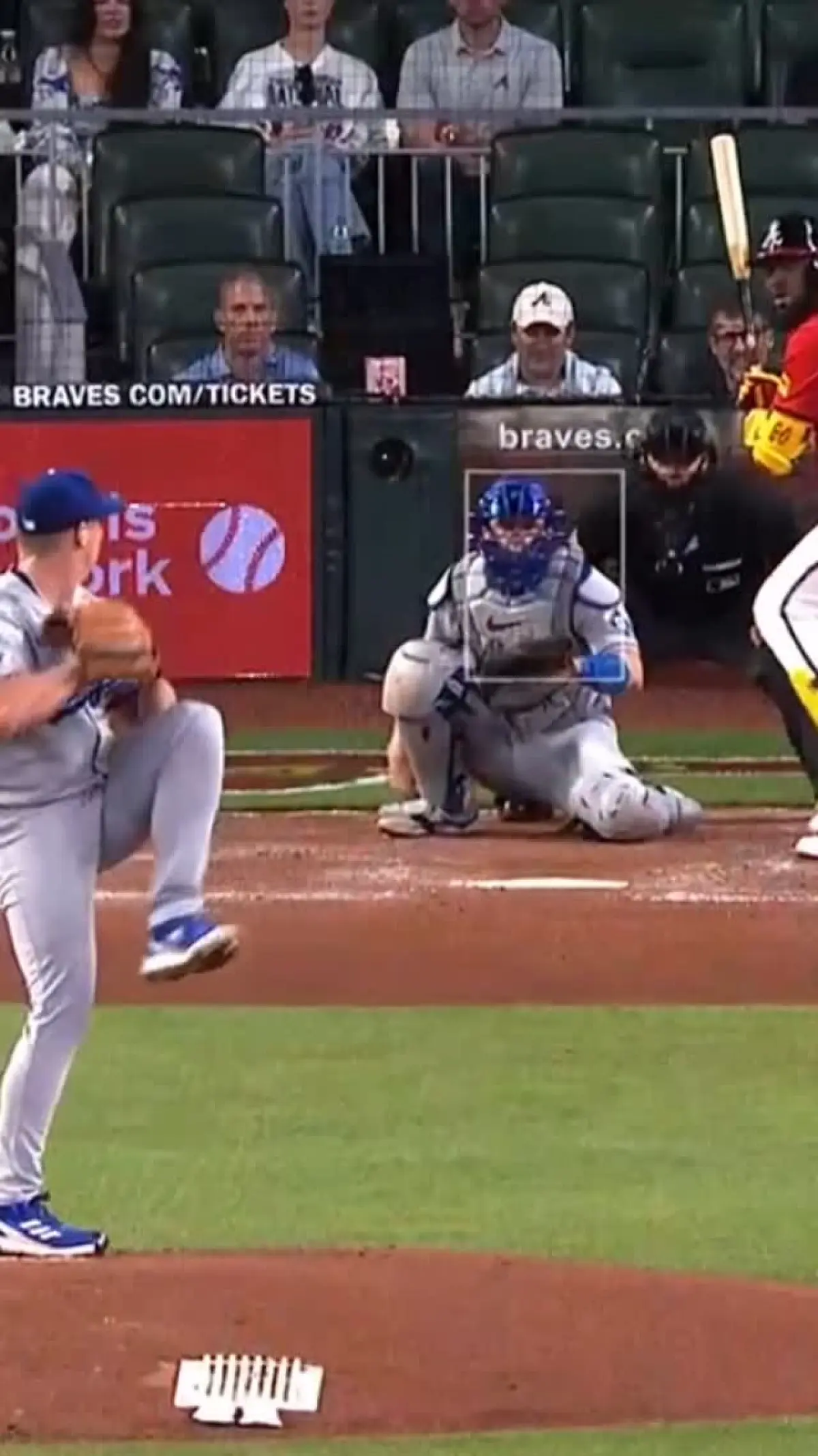 Los Angeles Dodgers urge their closer, Evan, to secure the win with fierce determination.!