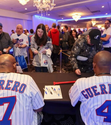 Former Expos star Guerrero signs autographs with his brother to support kids in care today!!