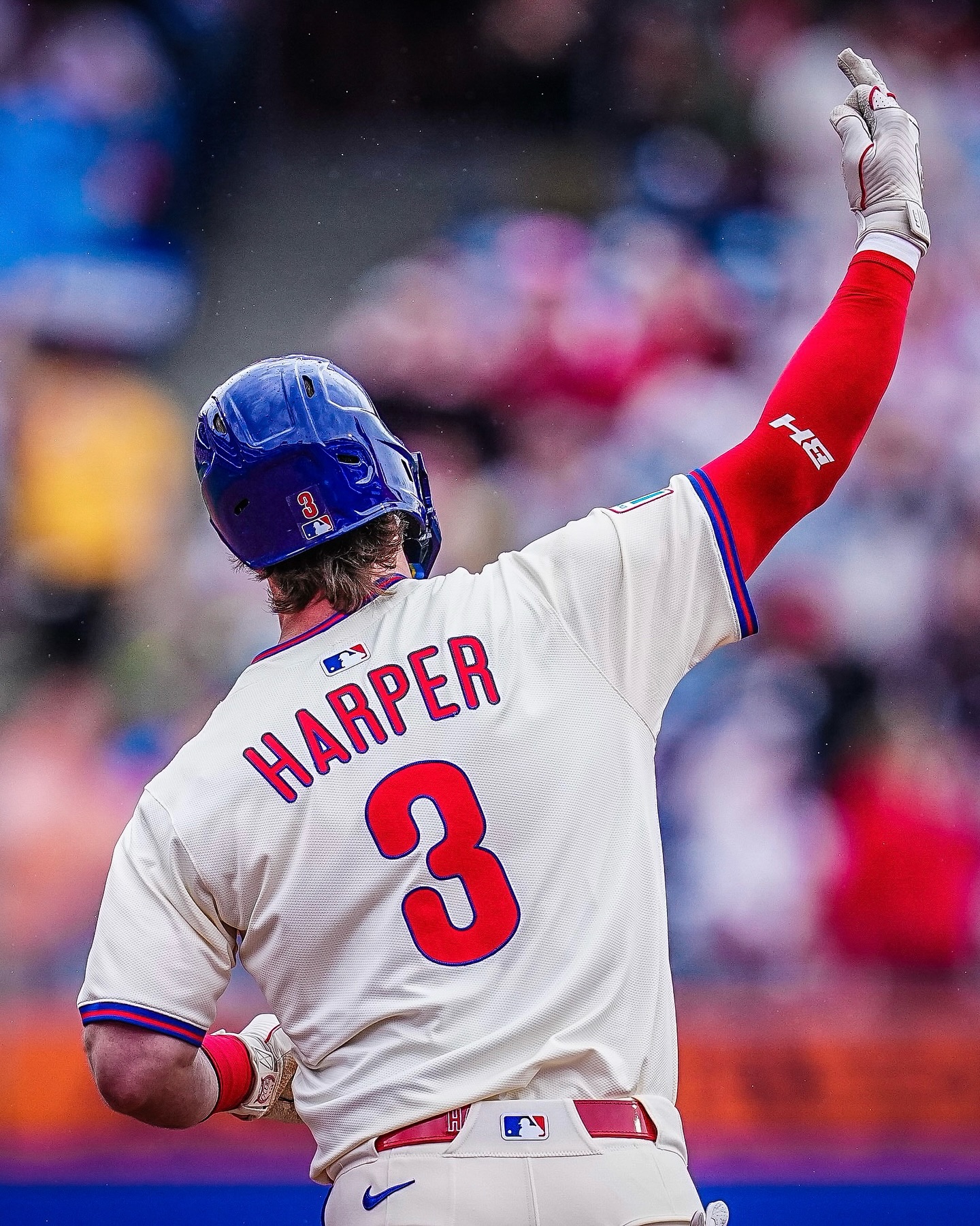 Harper Homer Emerges Amid Phillies Social Buzz_image
