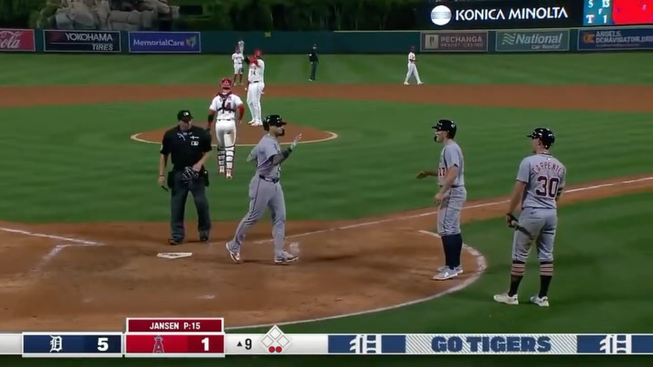 Puerto Rican star dazzles in MLB as he hits his third homer in three days, impressing fans and legends alike.