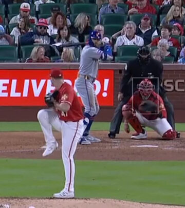 A dynamic swing at Citi Field fires up the crowd as a Mets player shows unmatched power!!!