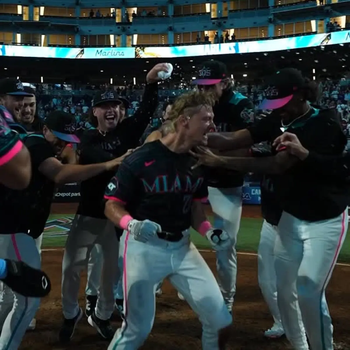 Miami Marlins Bring Back Fighting Fish Miami Marlins Bring Back Fighting Fish_image
