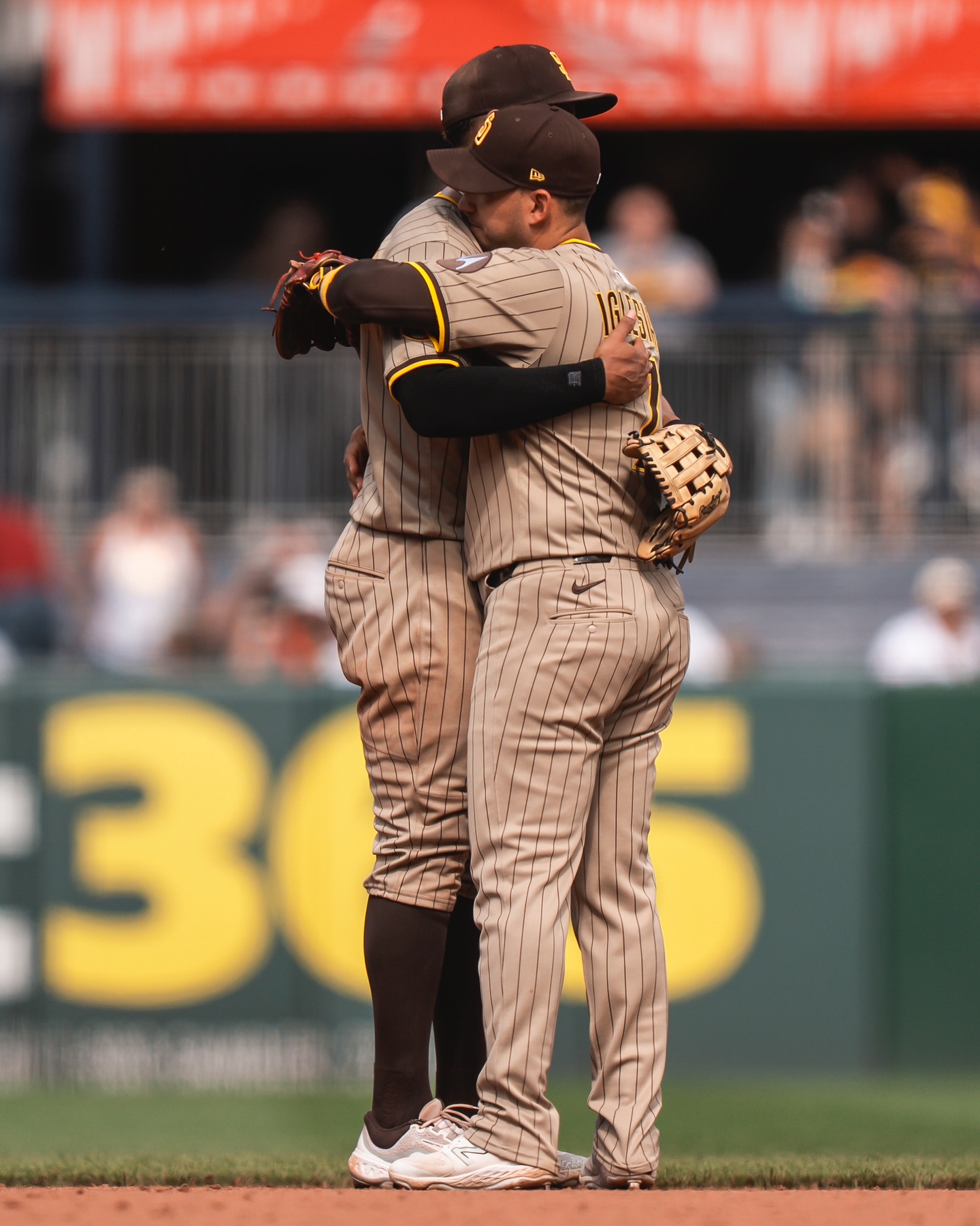 Padres Sweep Clinches 4-0 Victory