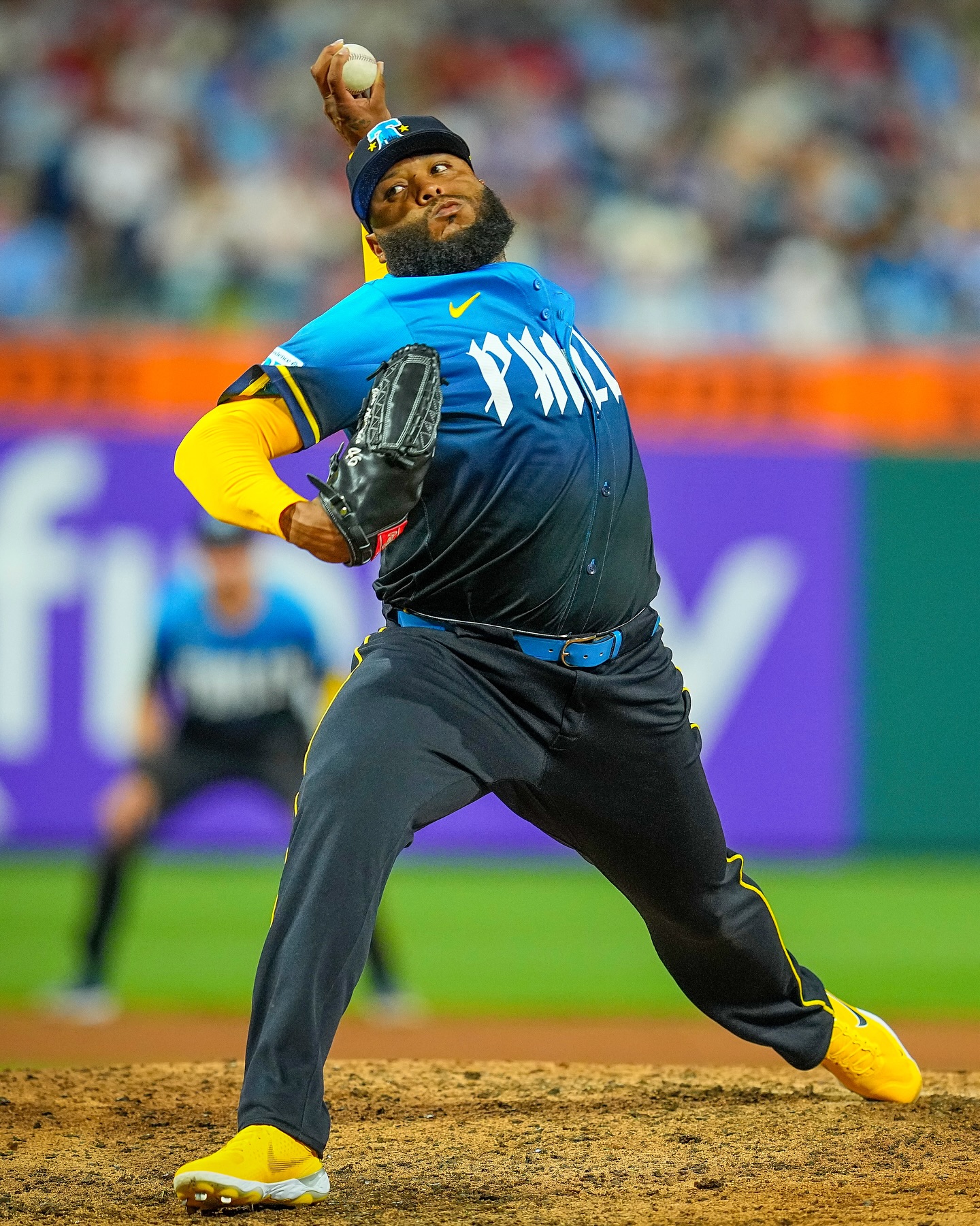 Spectacular on-field drama as Phillies secure an iconic, nail-biting win for fans at game!