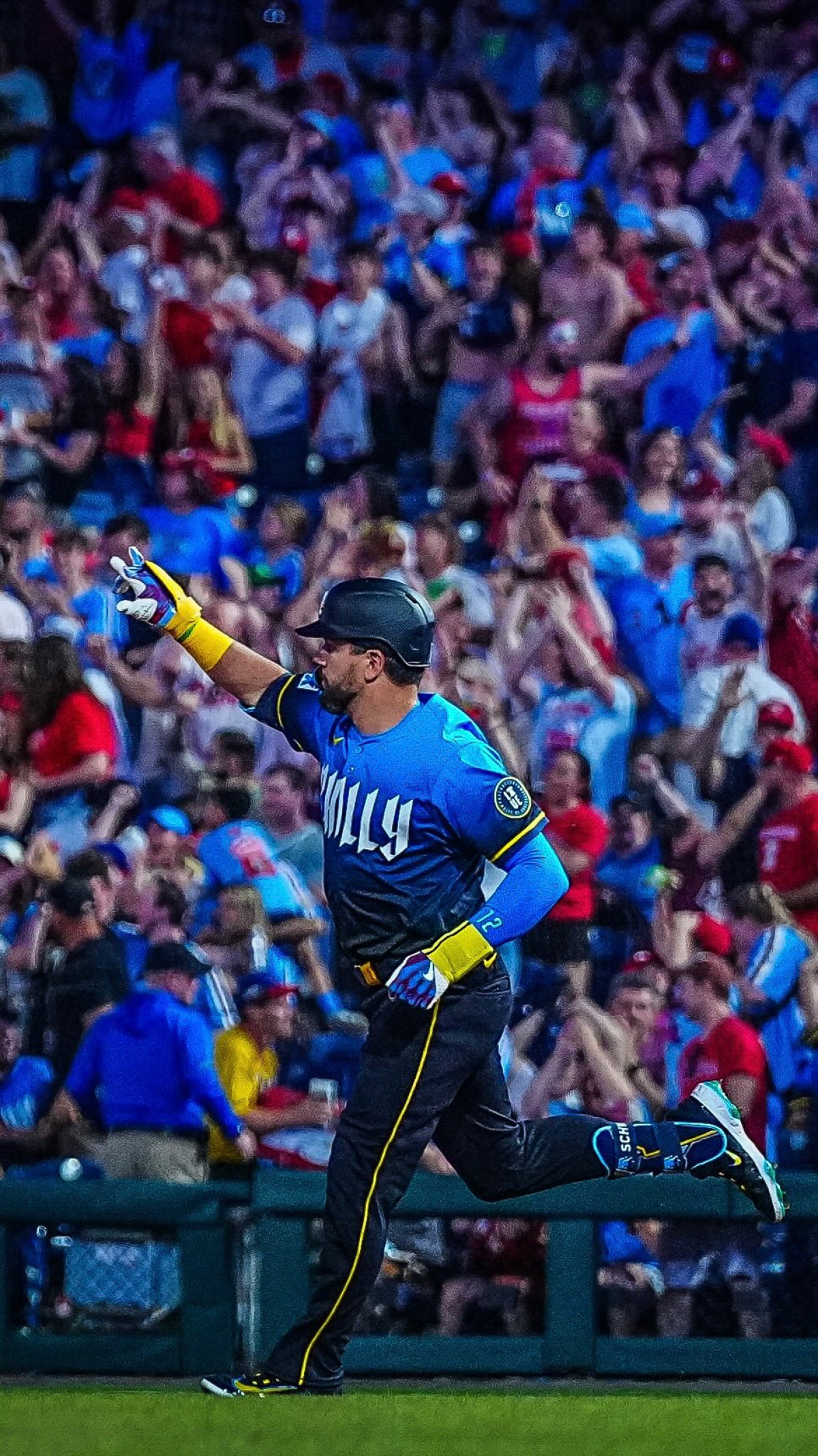 Instagram alert: Phillies' ace Schwarbs fuels hope, ignites fire on the diamond for glory!