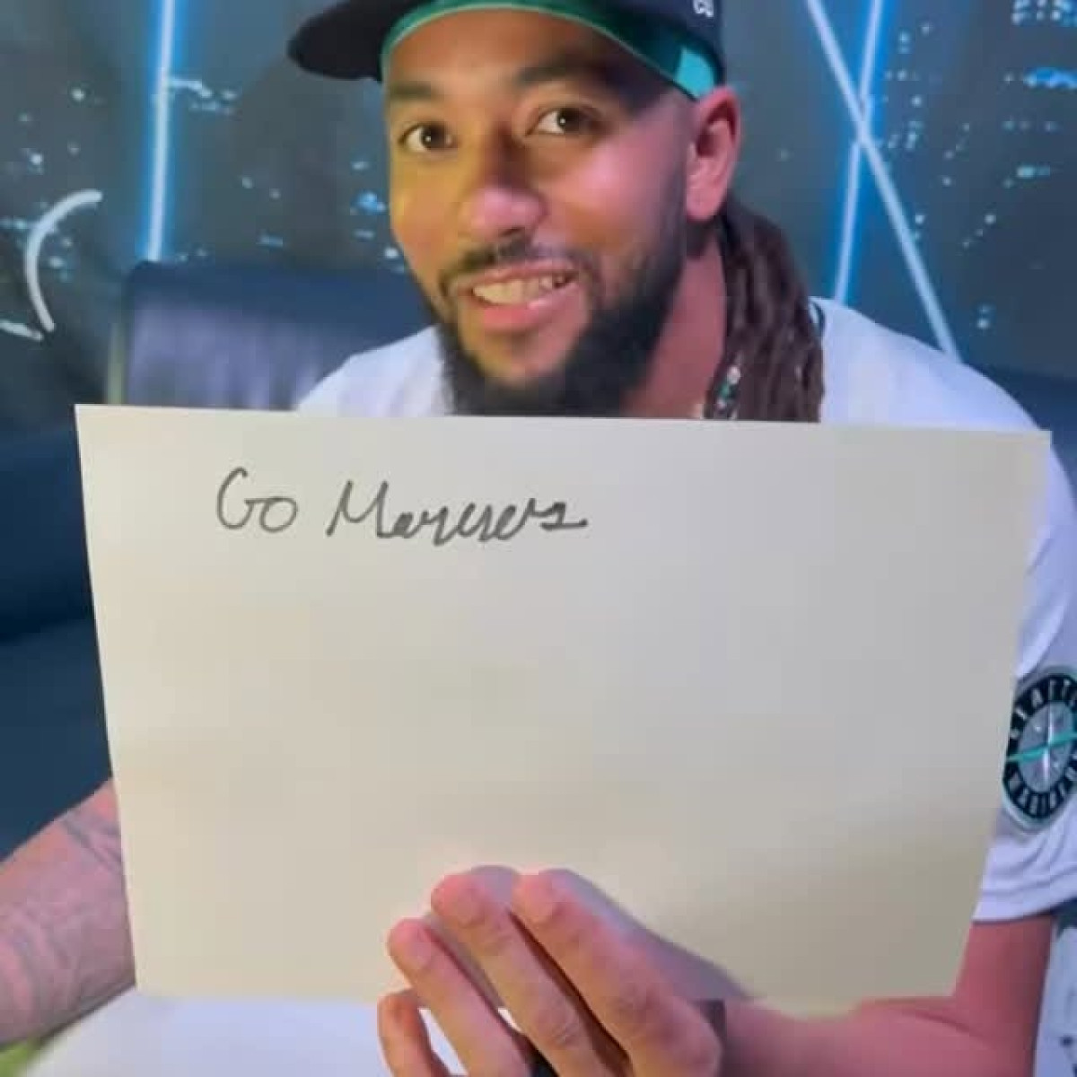 Mariners embrace a cursive twist in social media style, merging art and baseball today.!!!